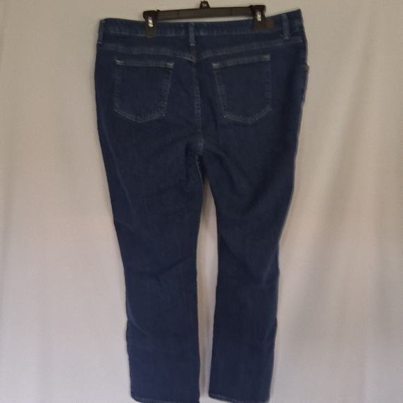 Classic Blue Women's Jeans - Picture 5 of 9